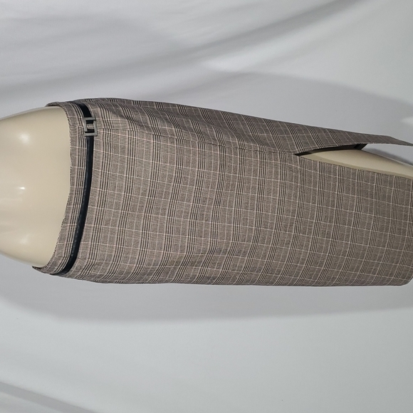 Midi skirt with front side split. Size 12 - Picture 5 of 13